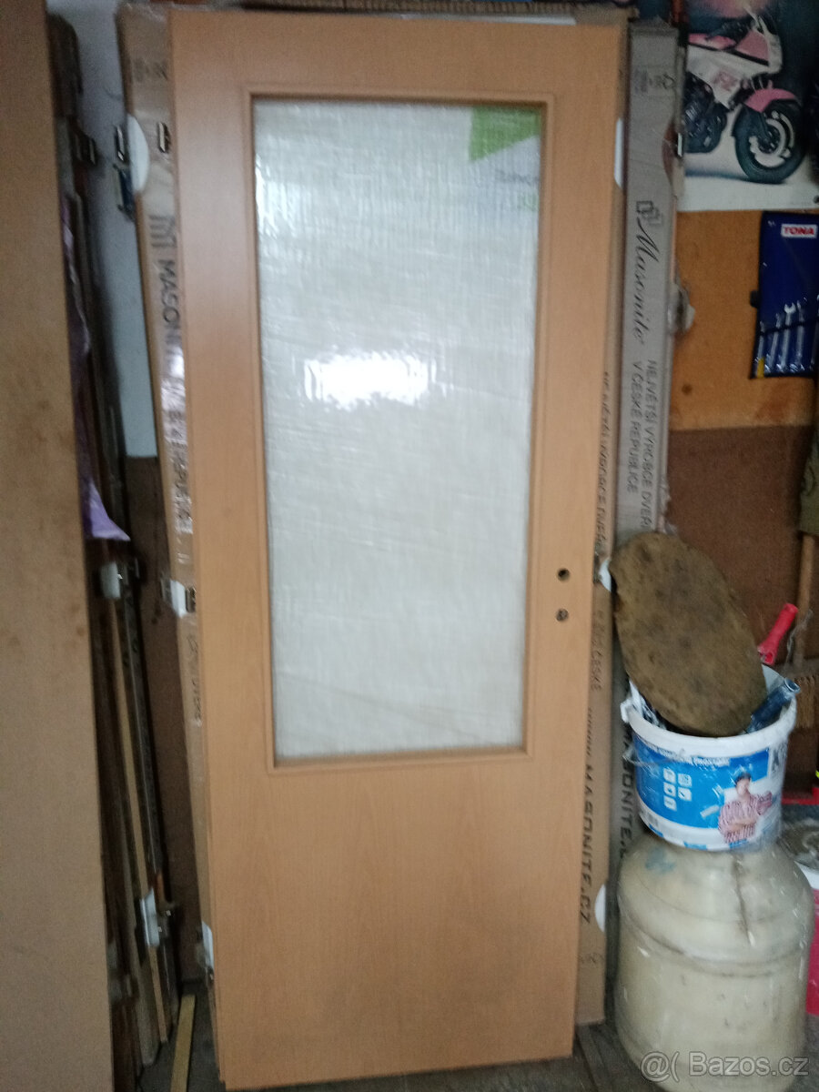 prodám bukové dveře70 pravé, 2/3 skla