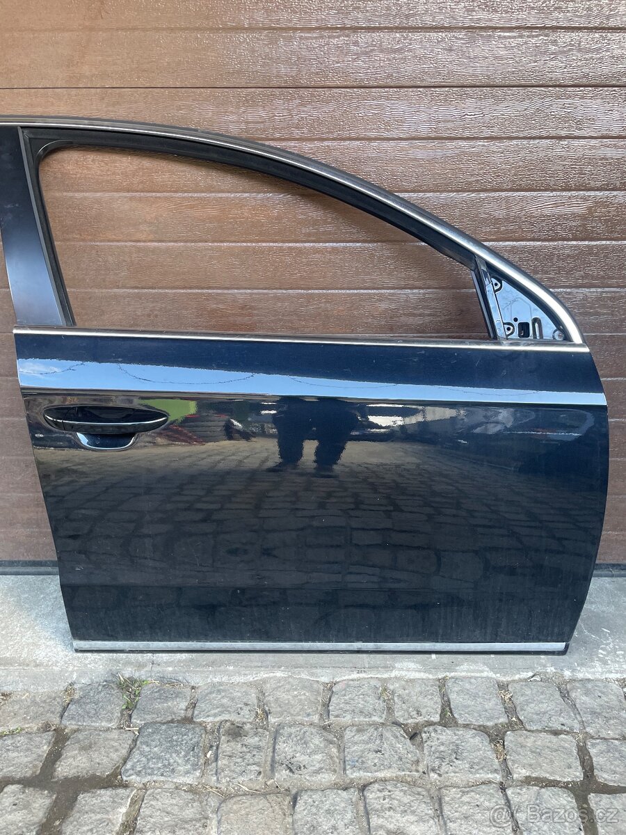 Pravé přední dveře na Passat B7, kód barvy LC9X
