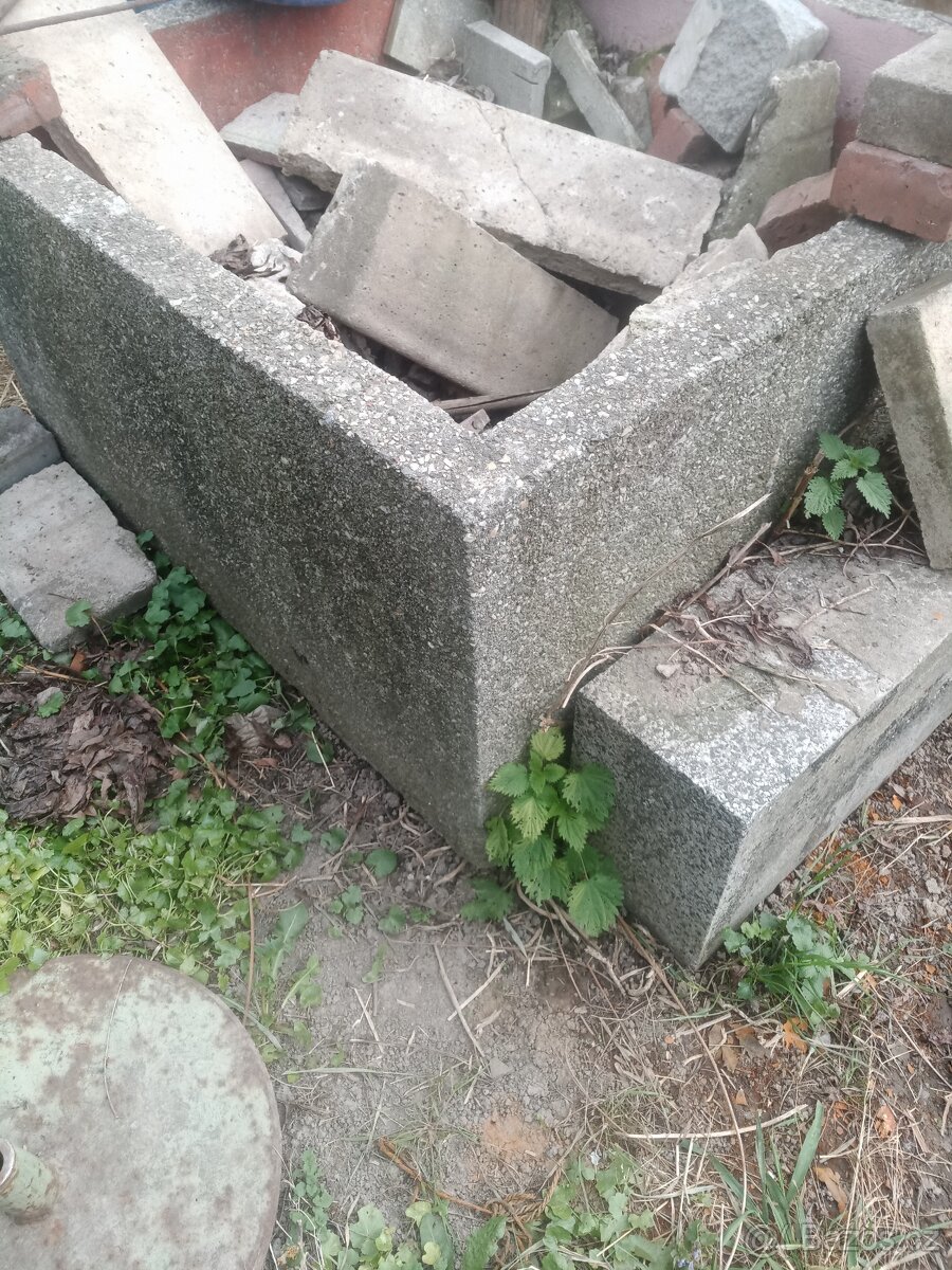 Jezírko,květináč betonový