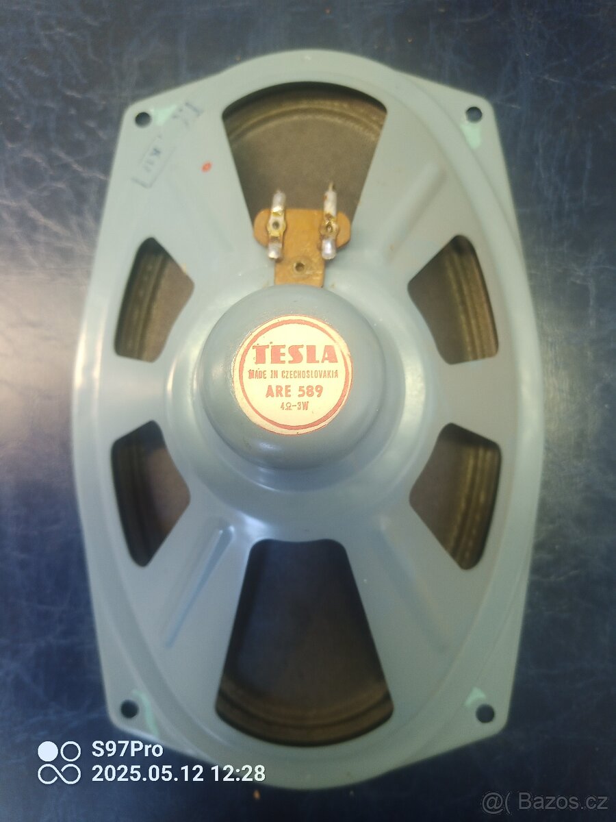 Reproduktor Tesla are 589