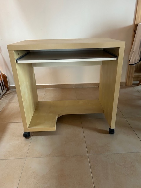 IKEA počítačový stolek