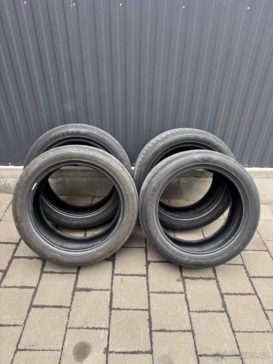 Goodyear Eagle F1 245/45 R18