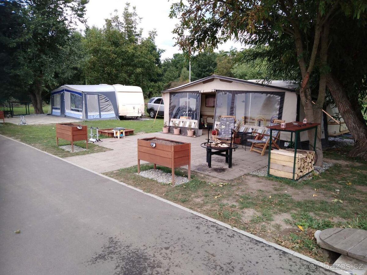 ===SLEVA===Prodám pozemek včetně zaběhnutého podnikání