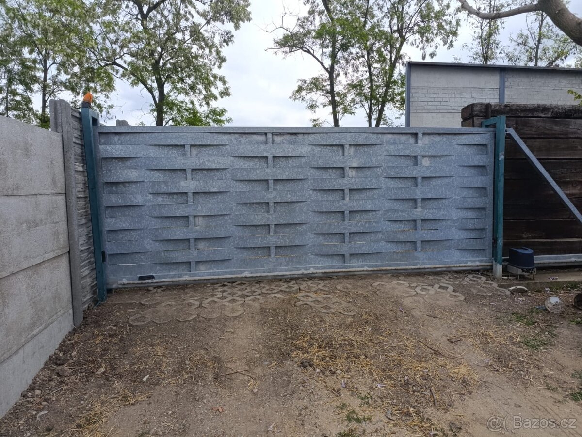 Brána posuvná samonosná