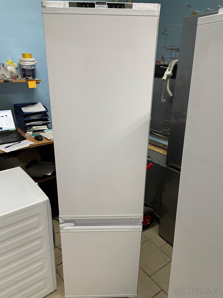 Nepoužitá Vestavěná lednice Beko BCNA306E4SN