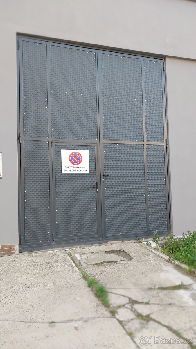 Prodám garážová vrata, zánovní, zinek a barva