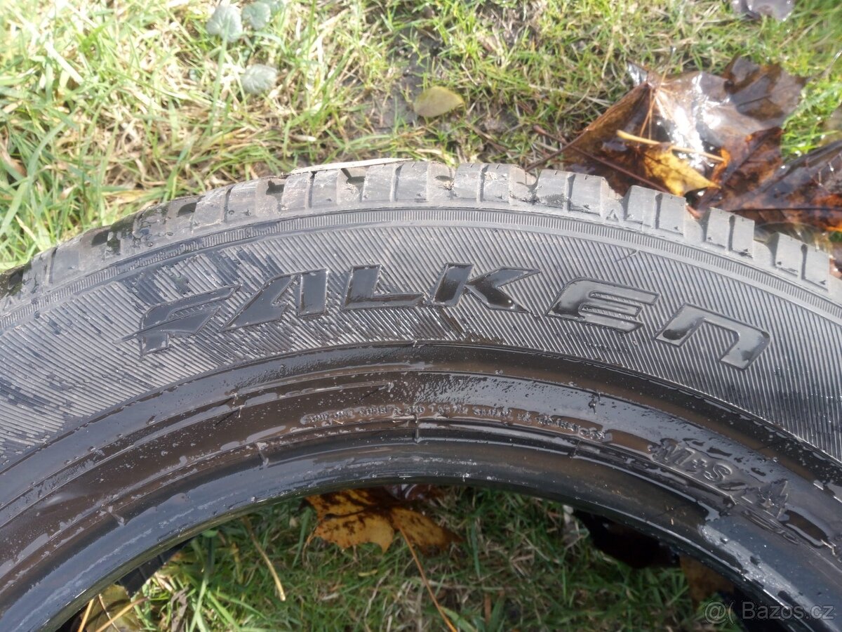 4 kusy zánovní pneumatiky zimní 17 Falken