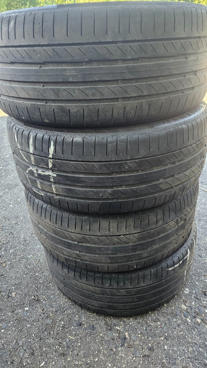235/40R19