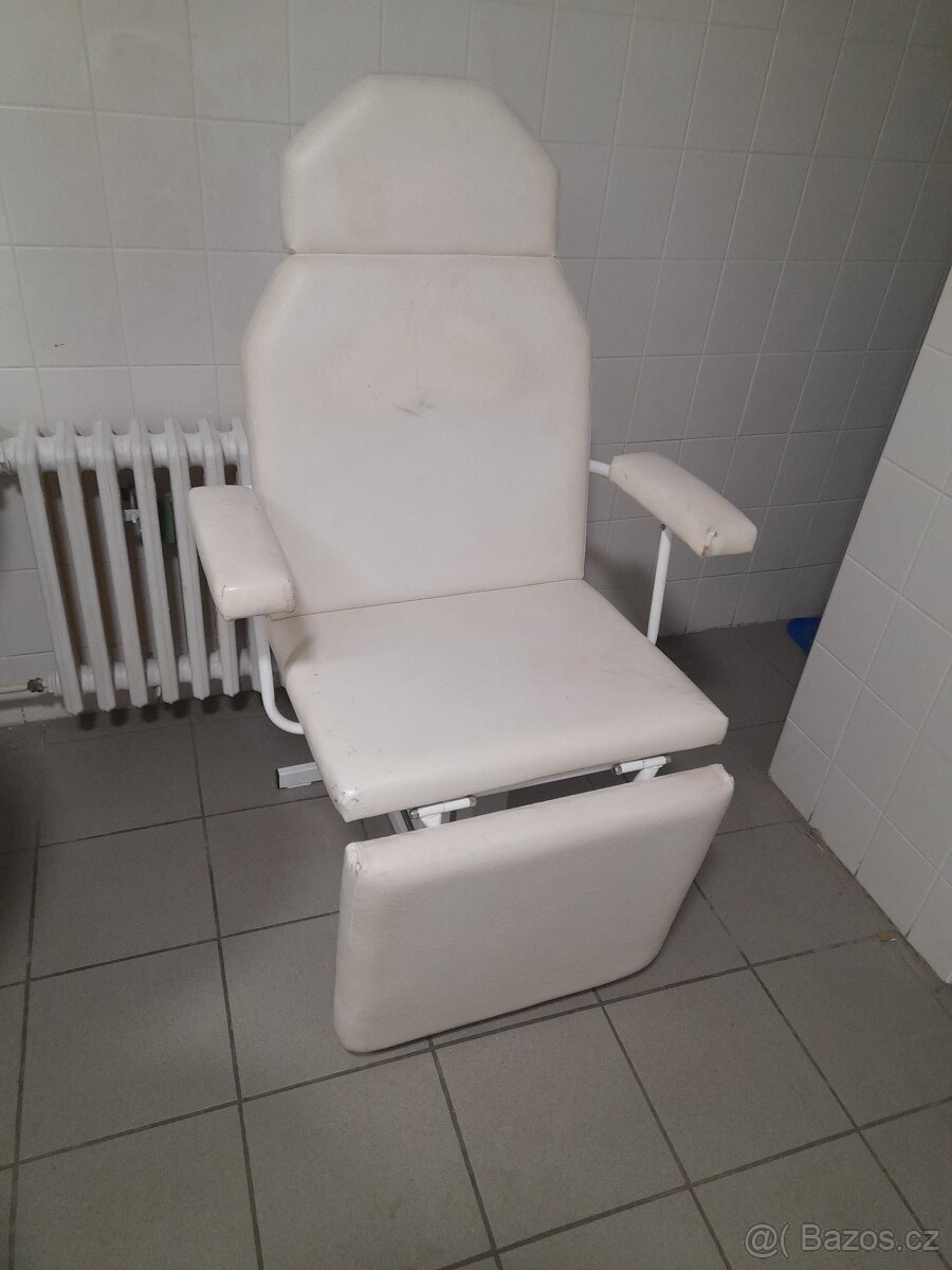 Kosmetické polohovací lehátko