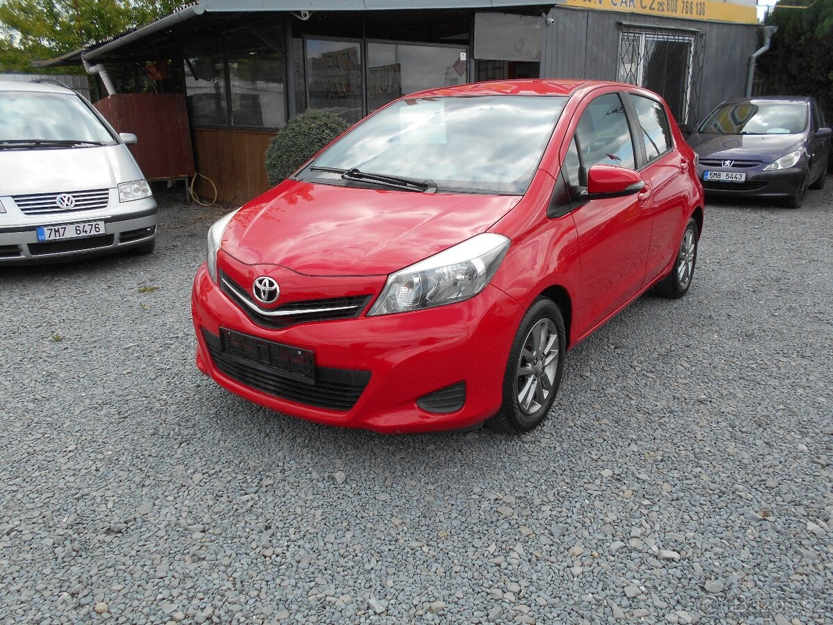 Toyota yaris 1,0 VVT-i 51 kw NAVI KAMERA