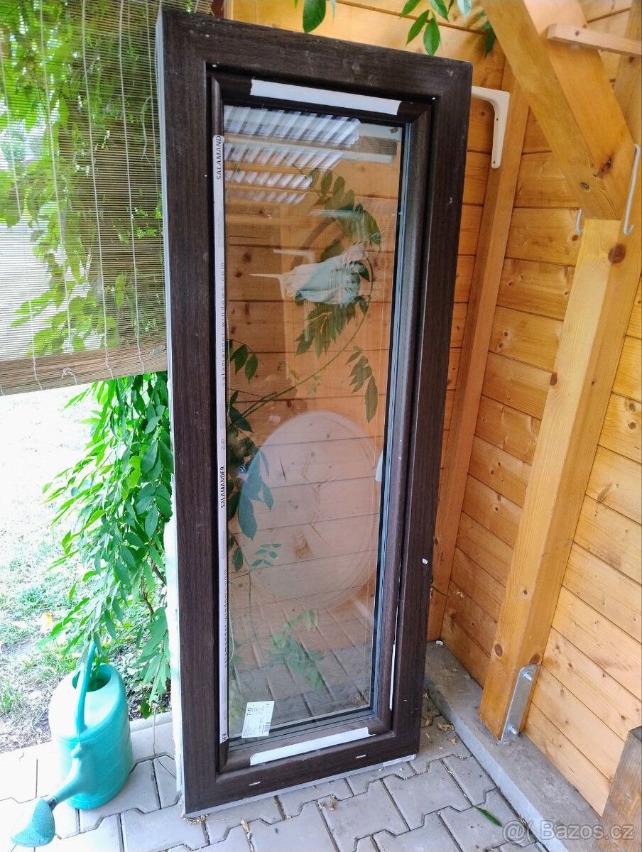 Kvalitní plastové okno š.670/v.1830 vč. žaluzie