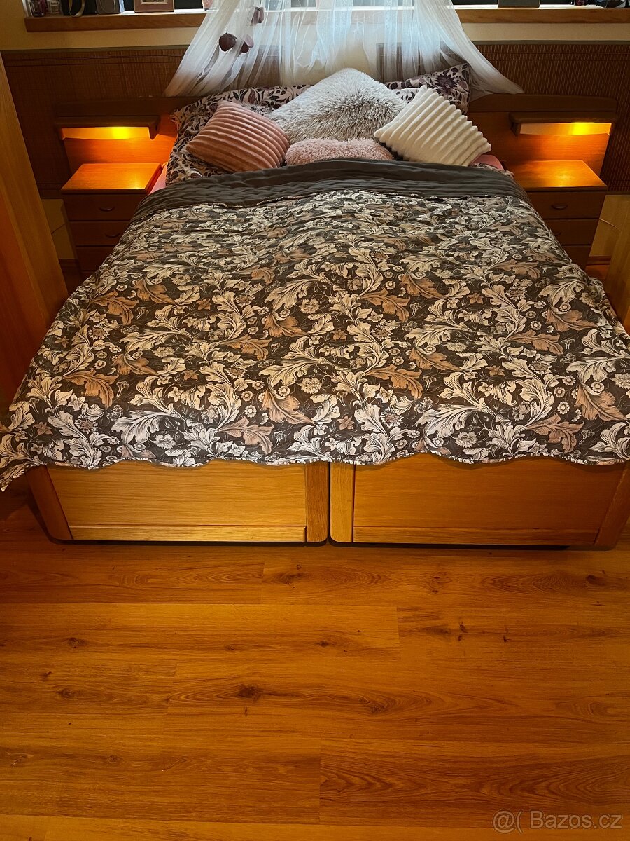 Prodám masivní manželskou postel 160x200