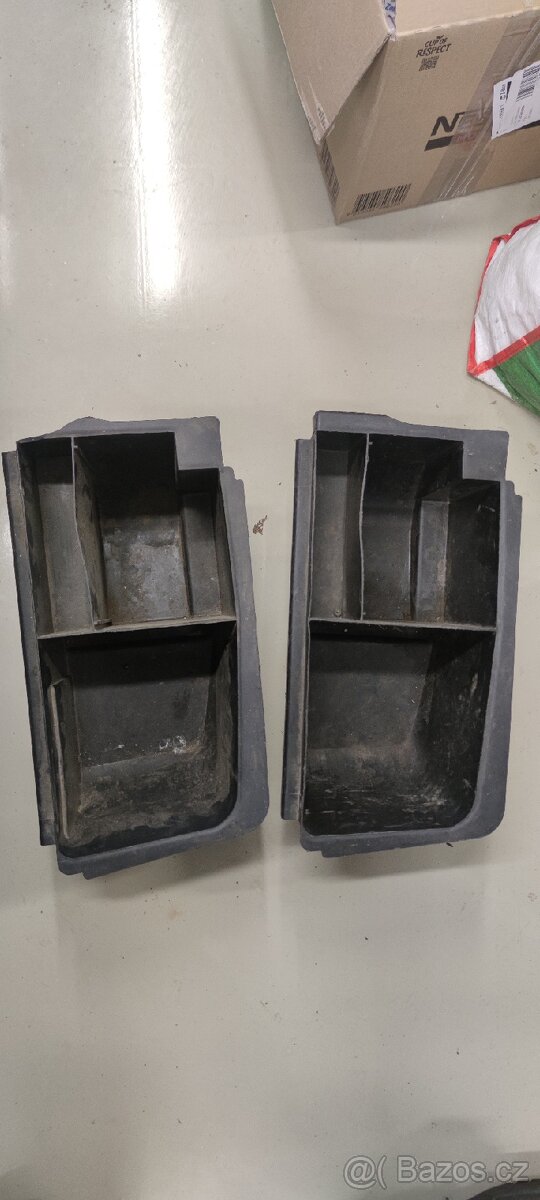 Bmw e30 2x kastlik, 2x plast pro zadni znacku