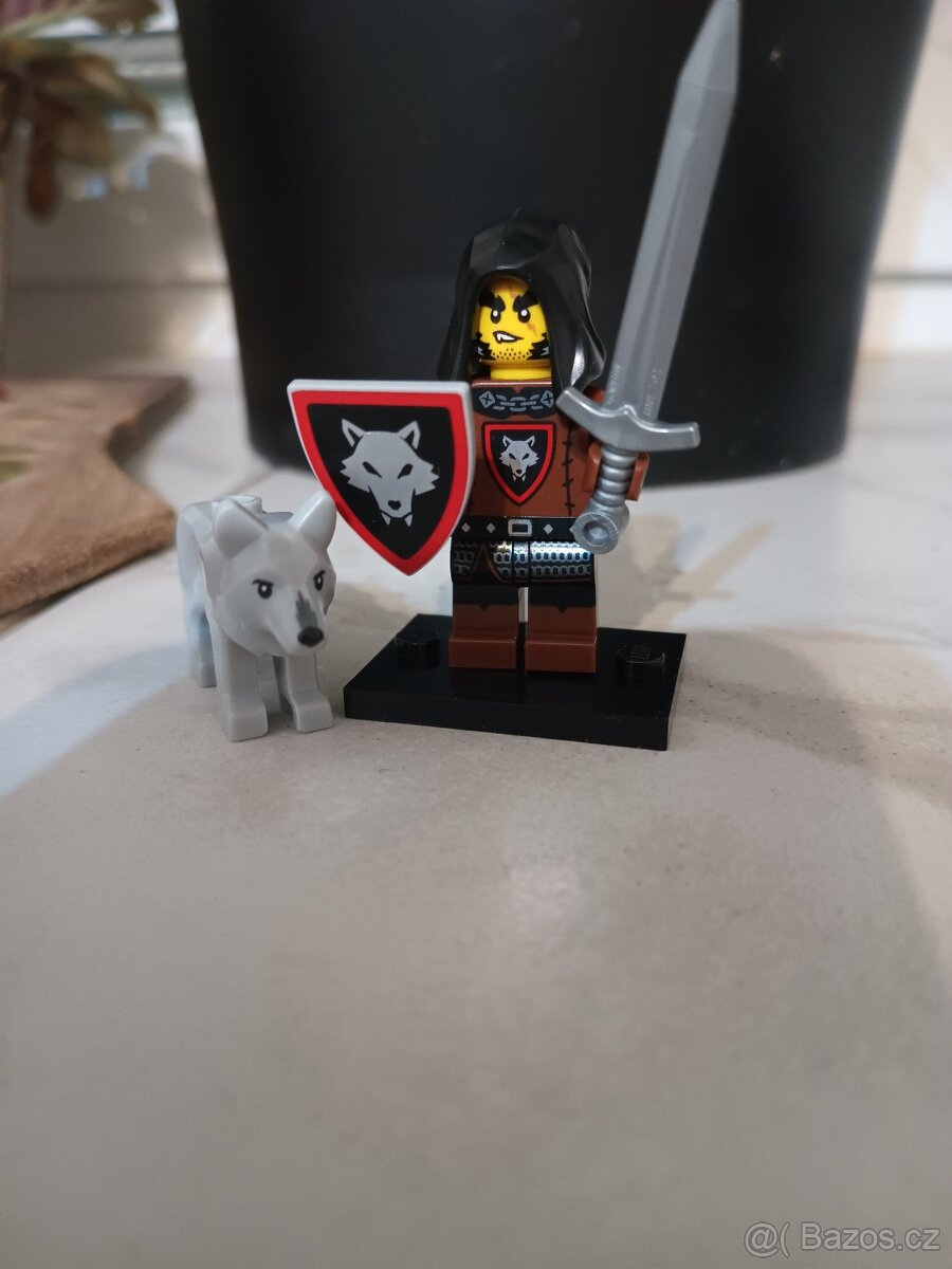 Lego mini figurka vlk