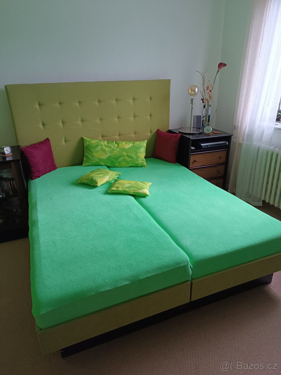 Maželská postel čalouněná