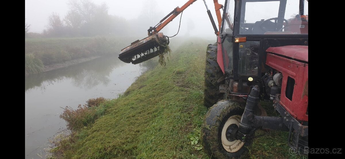Zetor 7011 prikopové rameno