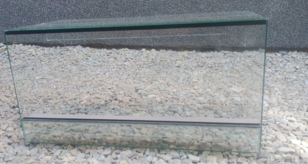 Terárium 100x50x50 Nové .Vhodné pro agamy, želvy hady. Síla