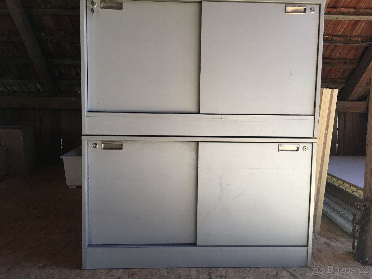 Skříňky a stůl do kanceláře, dětského/studentského pokoje