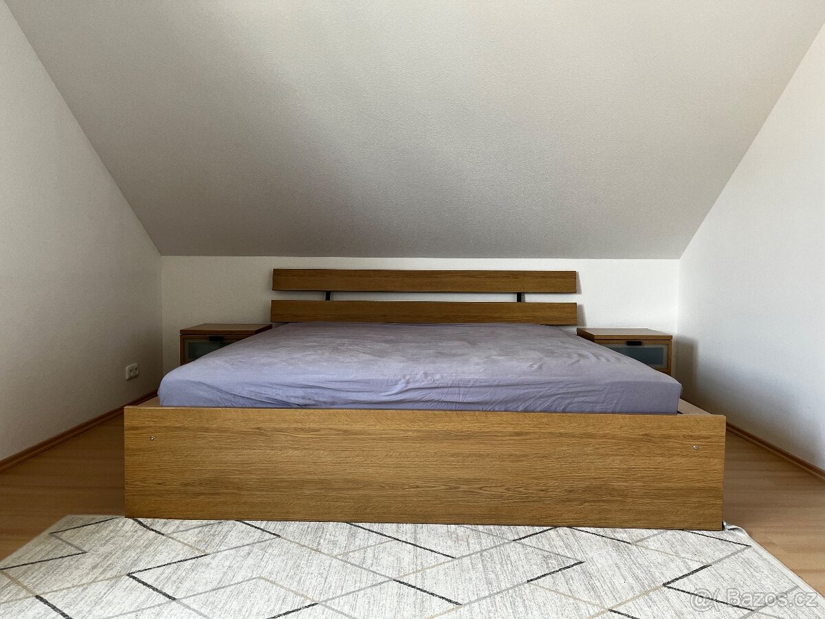 Dřevěná postel IKEA