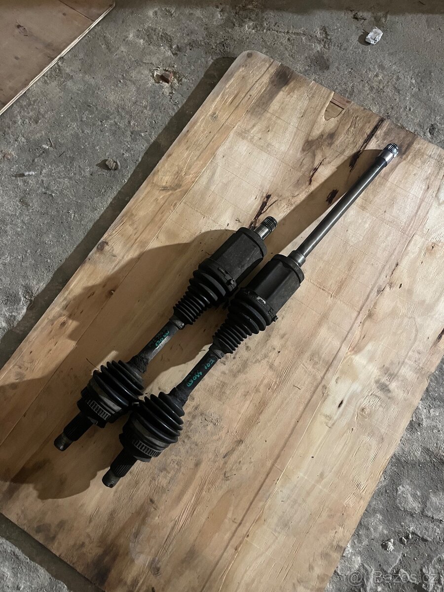 Bmw e90 330xd přední poloosy