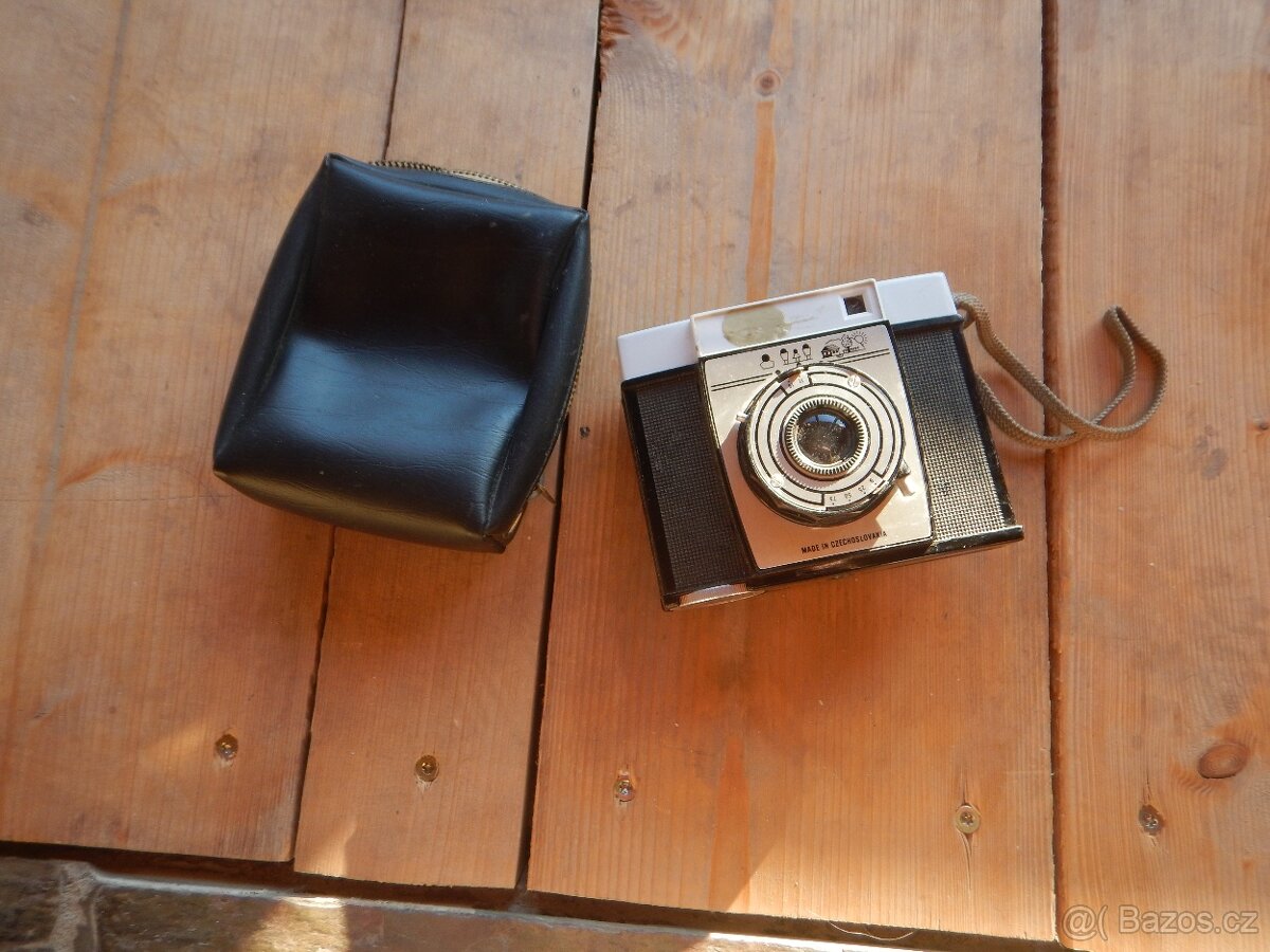 retro fotoaparát Corina 1, starý komunistický hit