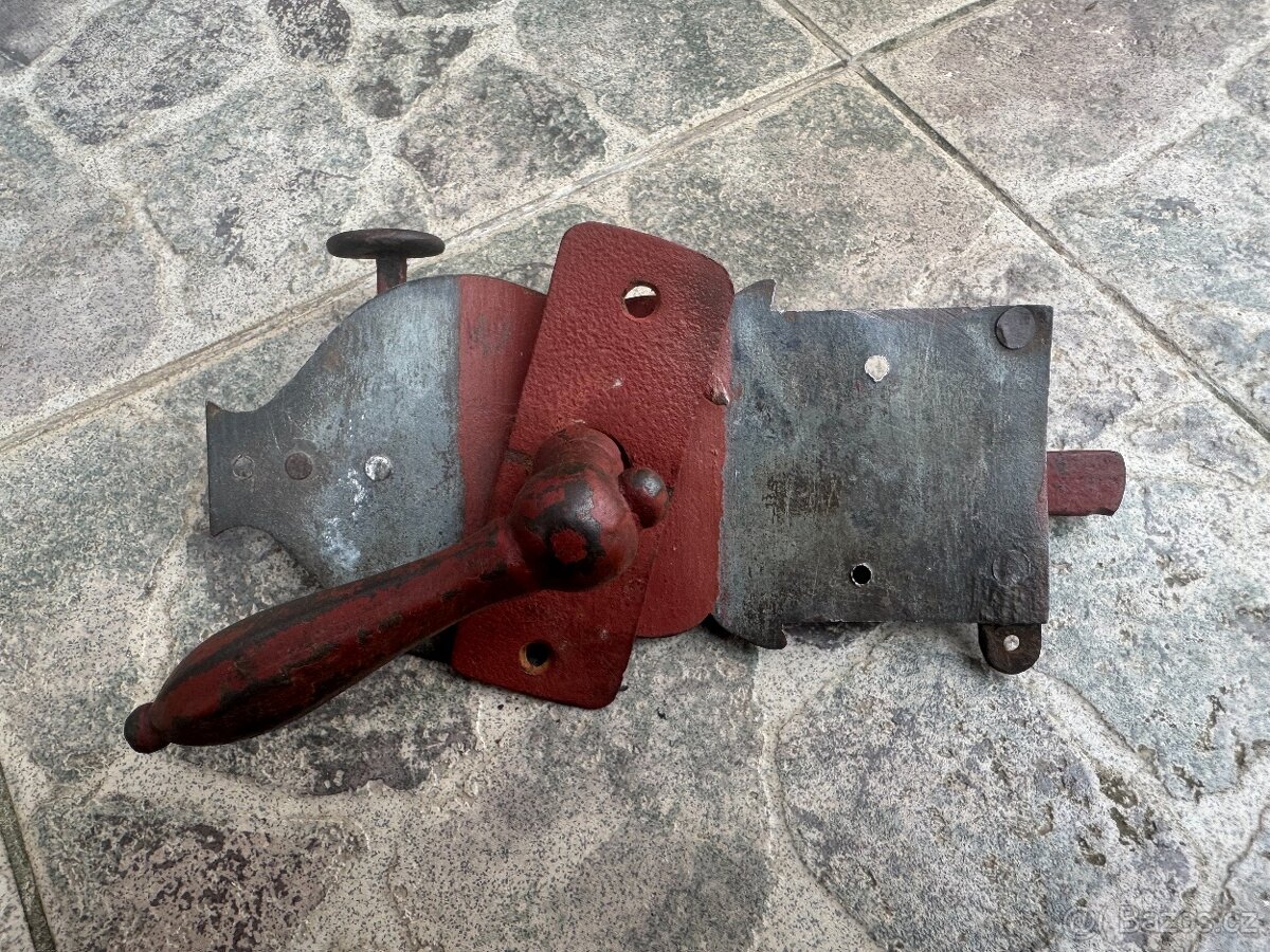 Velmi starý dveřní zámek