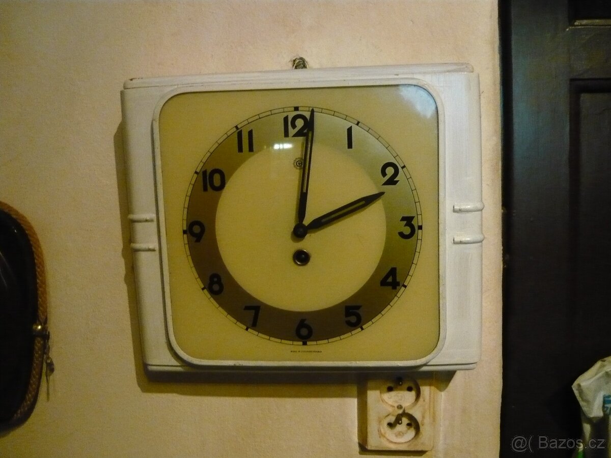 Staré kuchyňské hodiny