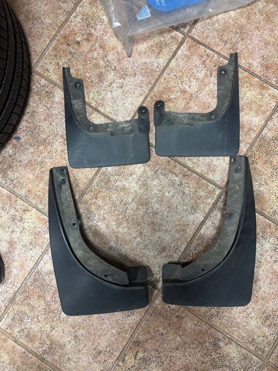 Zástěrky Škoda Fabia 2 hatchback