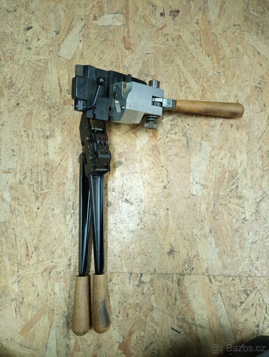 Páskovací kleště