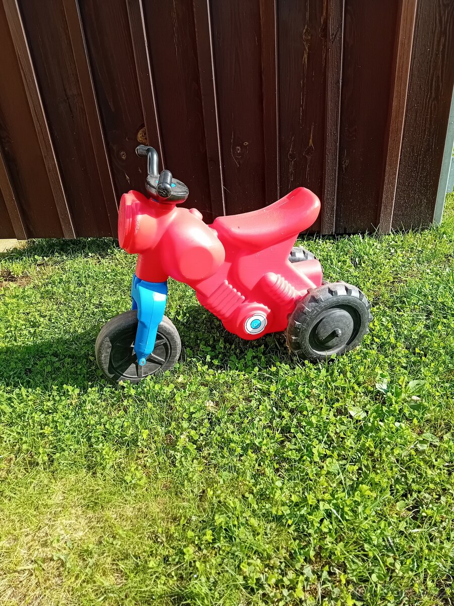 dětské odrážedlo