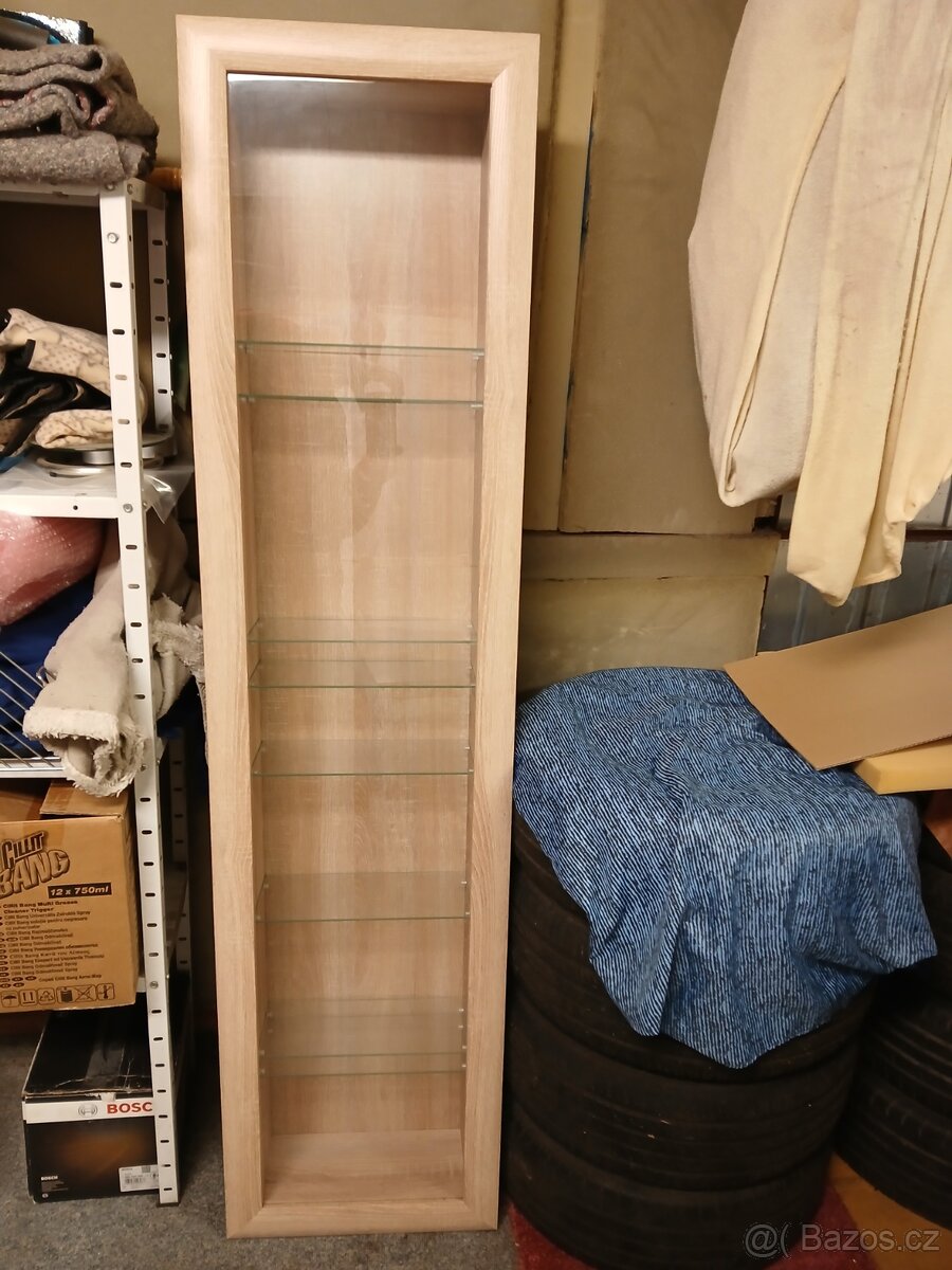 Vitrína závěsná 169x42x18cm