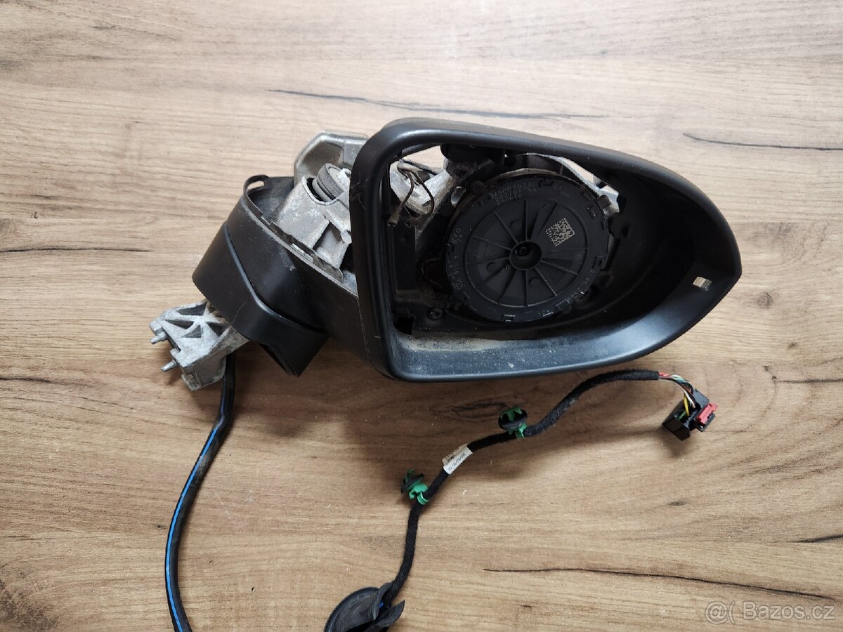 Pravé zpětné zrcátko Passat B8