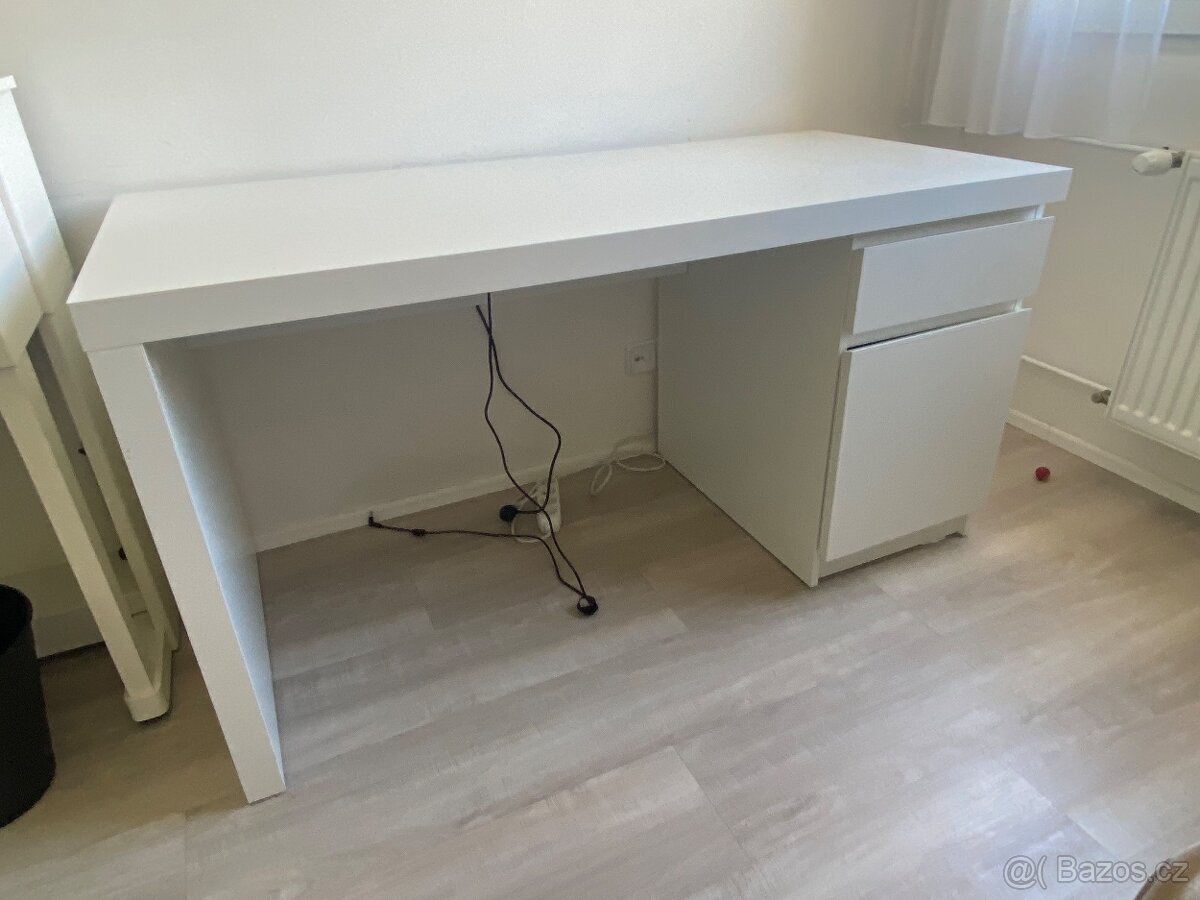 psací stůl Malm Ikea