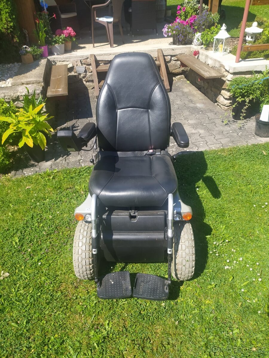 Prodám málo používaný elektrický invalidní vozík