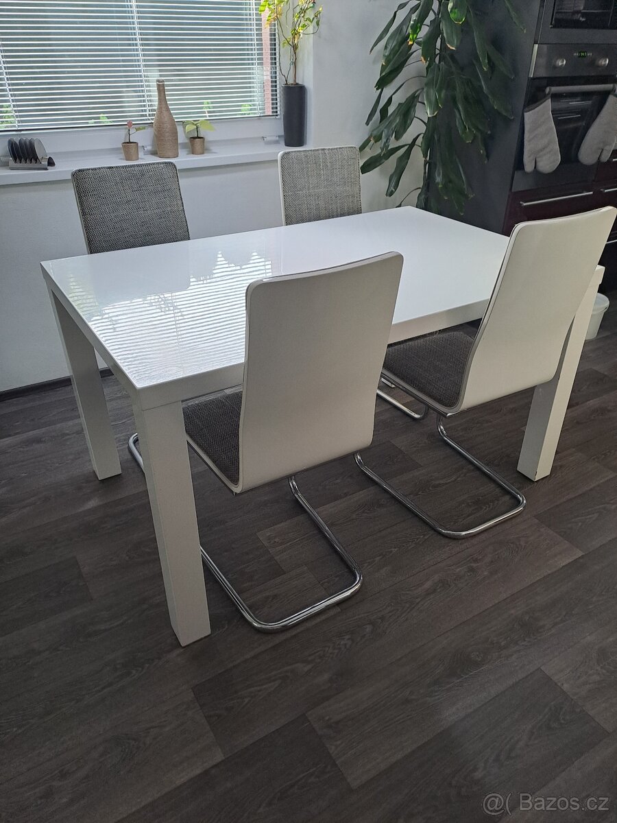 Stůl, židle
