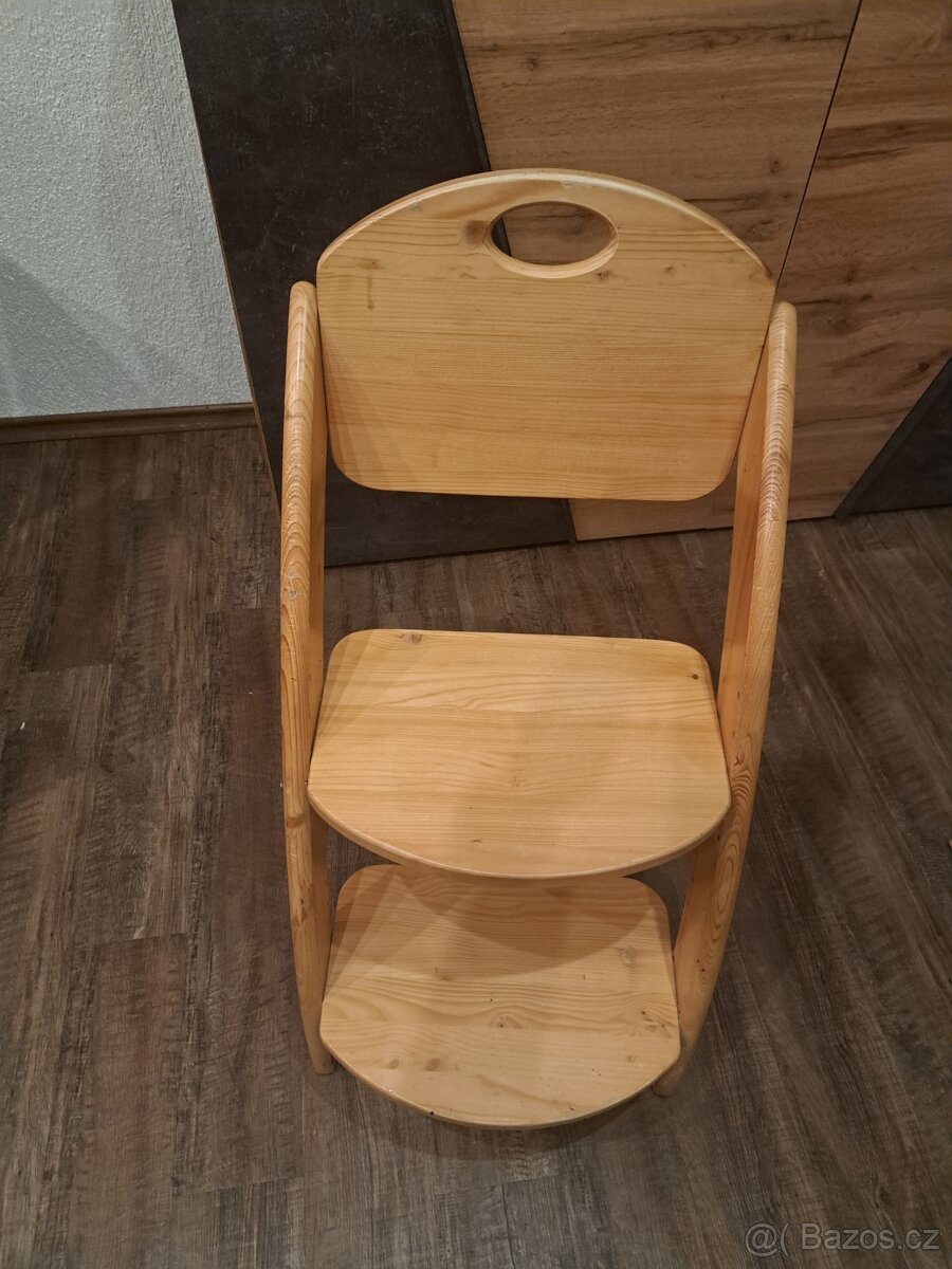 Rostoucí židle Domestav, model Klára z přírodního dřeva.