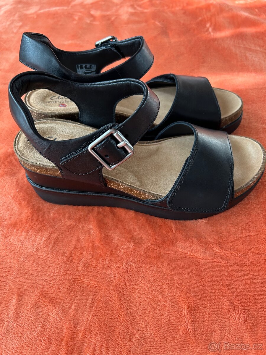 CLARKS- černé sandály -Lizby Strap