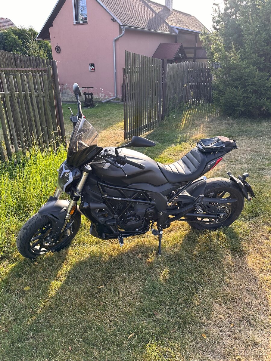 Benelli 502C Cruiser – skvělý stav, najeto jen 12 306 km
