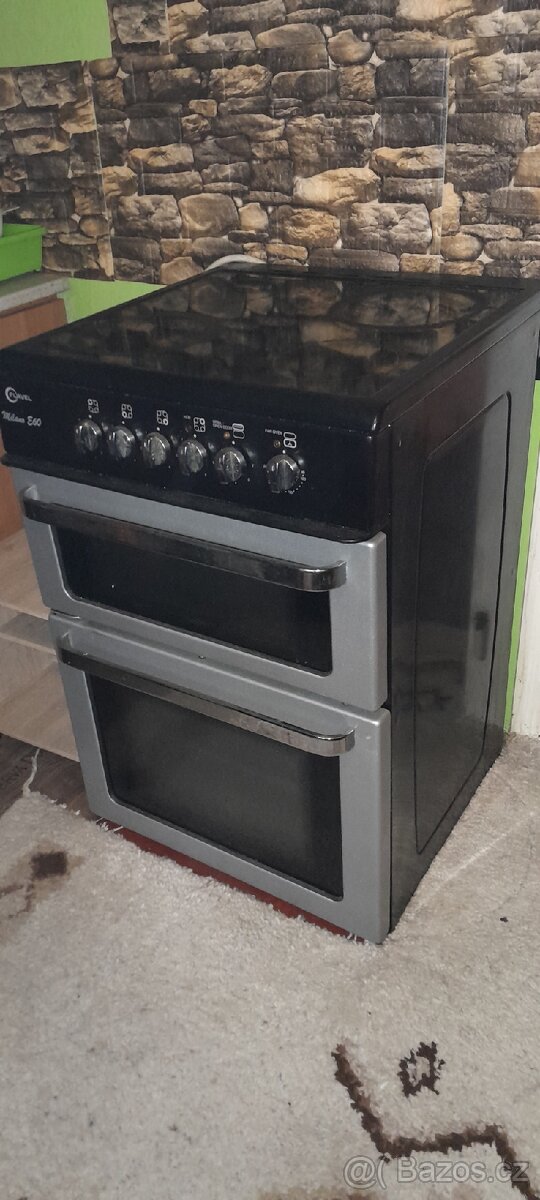 Elektrický sporák se sklokeramickou deskou trouba a gril
