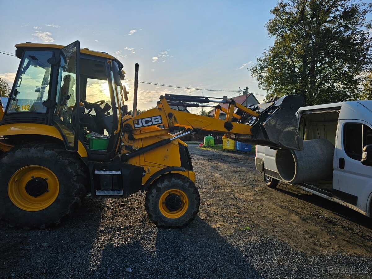 Práce s bagrem +sklápěč 4x4