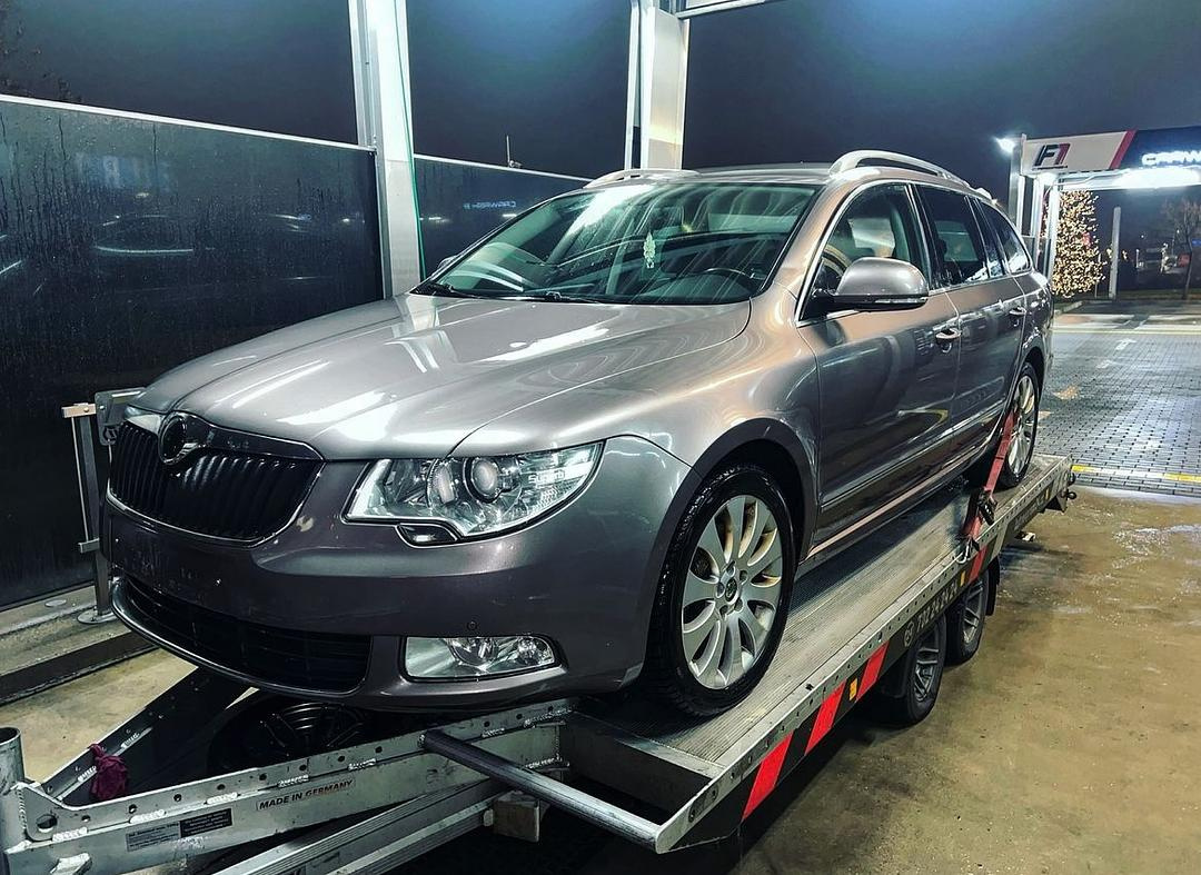 Vůz na náhradní díly Škoda Superb 2 kombi 2010 CBBB KXZ LF4U