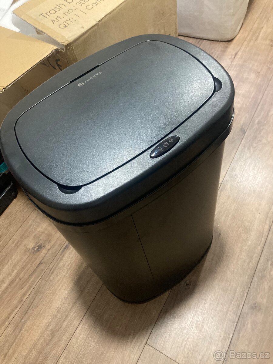 Bezkontaktní odpadkový koš, automaticky otvírací kos