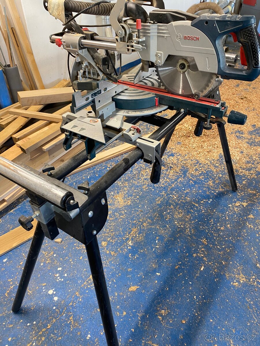 Pkosova pila Bosch GCM 8 SJL + stojan