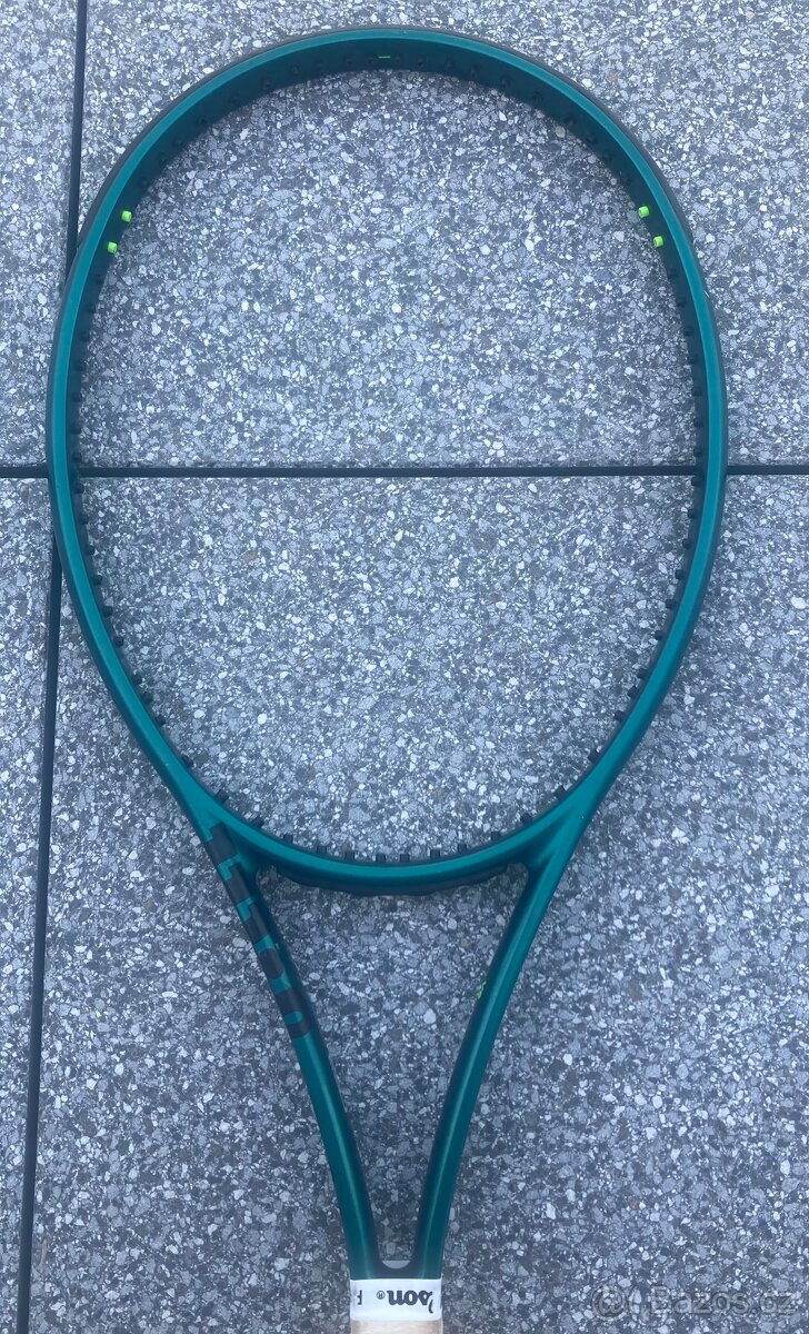 Tenisová raketa Wilson Blade V9