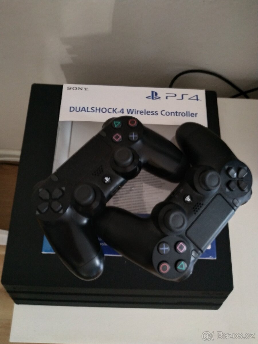 PS4 Pro 1T + dva ovladače + 5 her