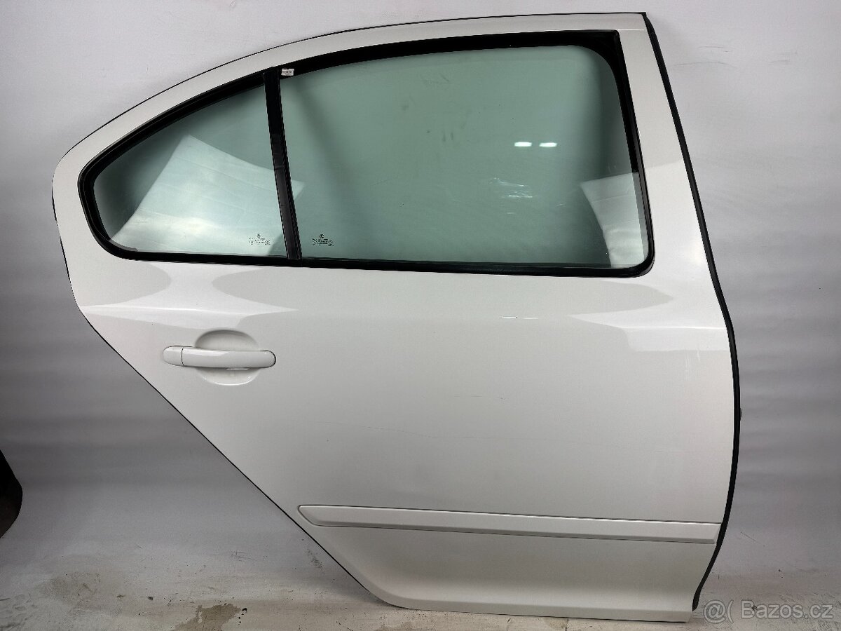 Dveře Škoda Octavia II liftback, pravé zadní, kód barvy 1026