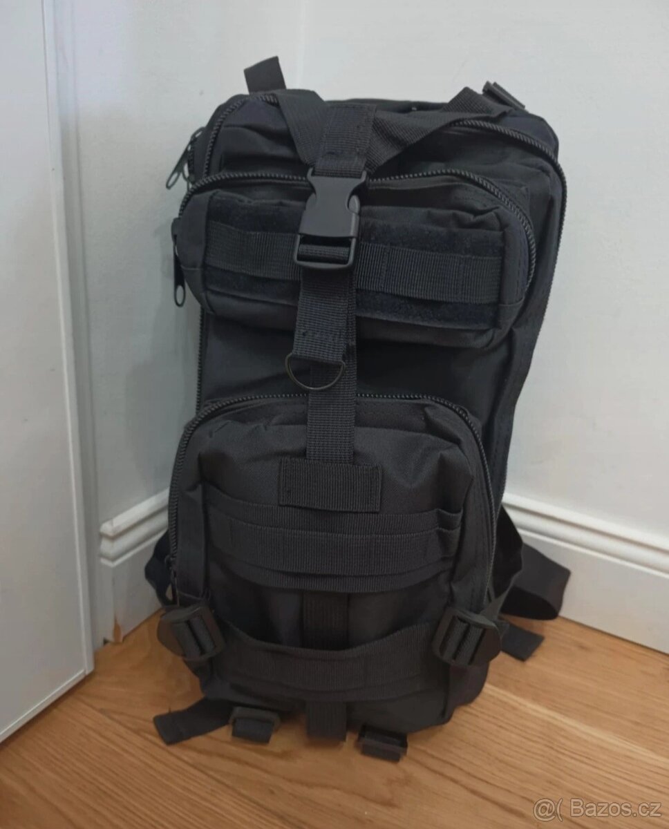 Černý taktický batoh