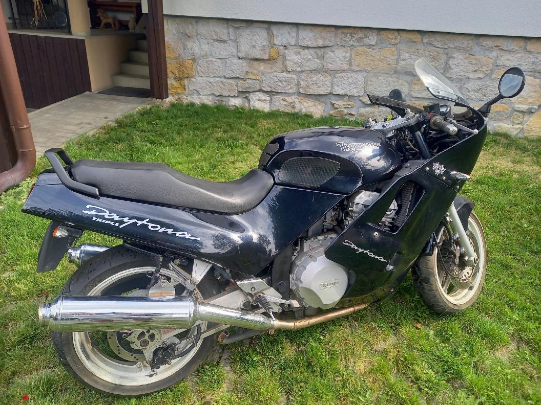TRIUMPH DAYTONA 750