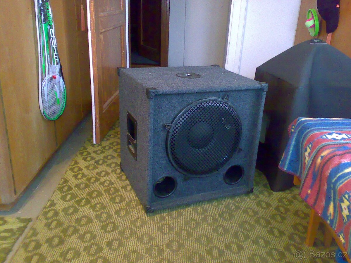 Prodám basový velmi zachovalý reprobox 800 W