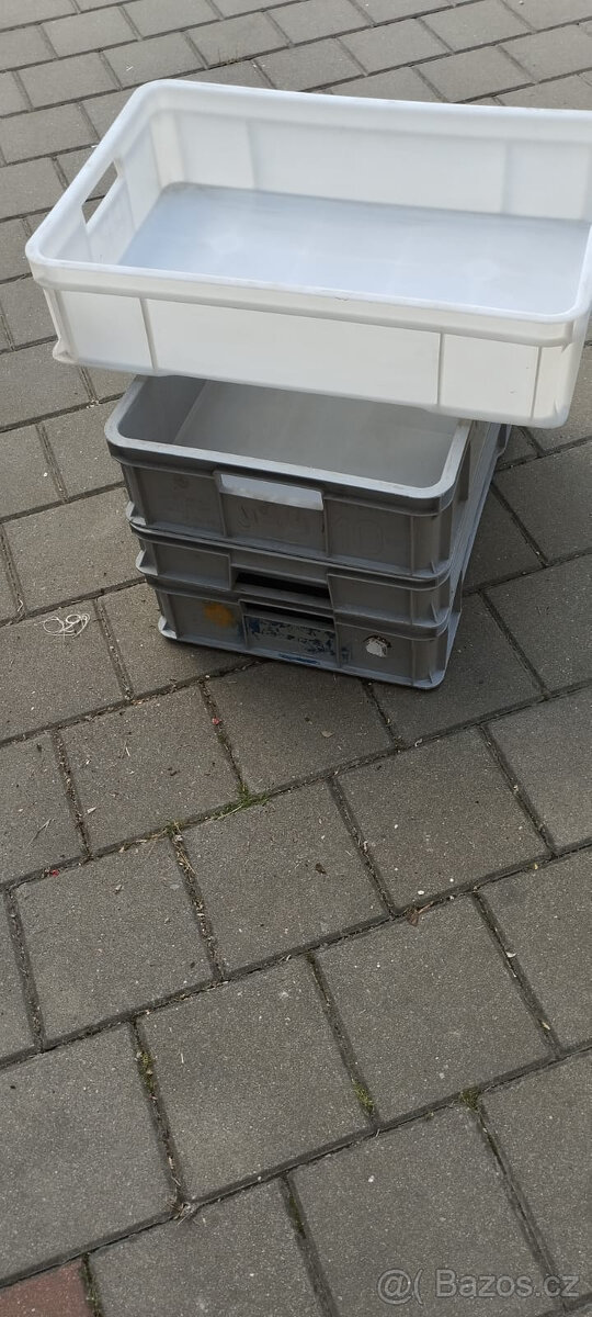 Plastové bedny plné